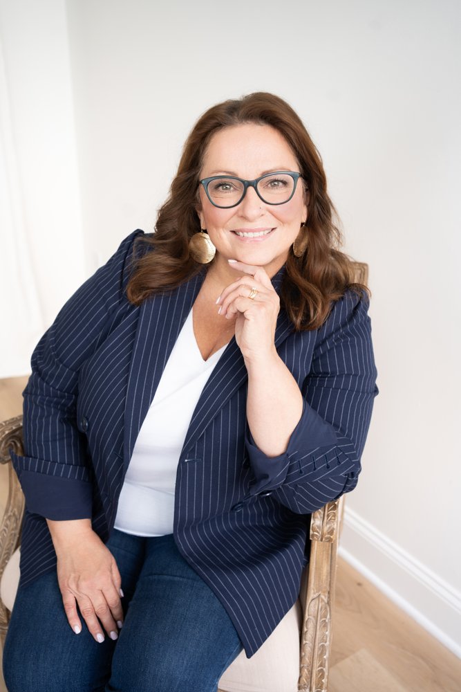 De Anna Morris seated and smiling