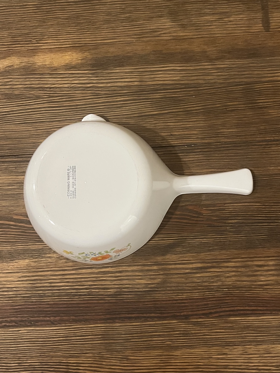 Bottom view of the saucepan