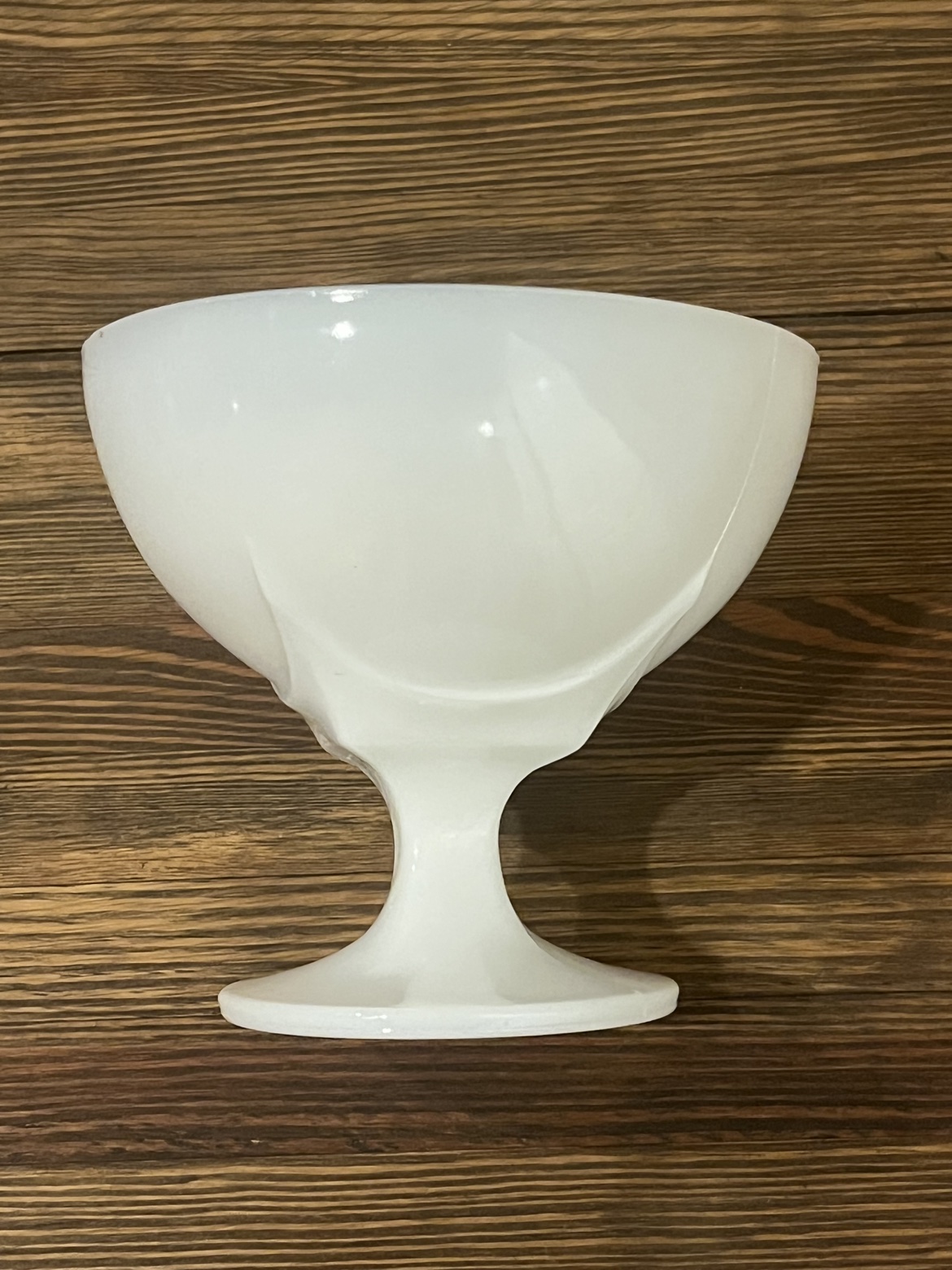Angled side view of the compote bowl